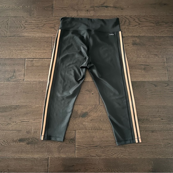 ADIDAS Climalite Athletic work out 3/4 leggings. Black with 3 pink stripe - Picture 2 of 9